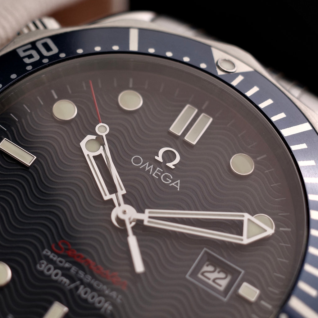 Omega SMP300 2221.80 Golden Eye Successor Quartz