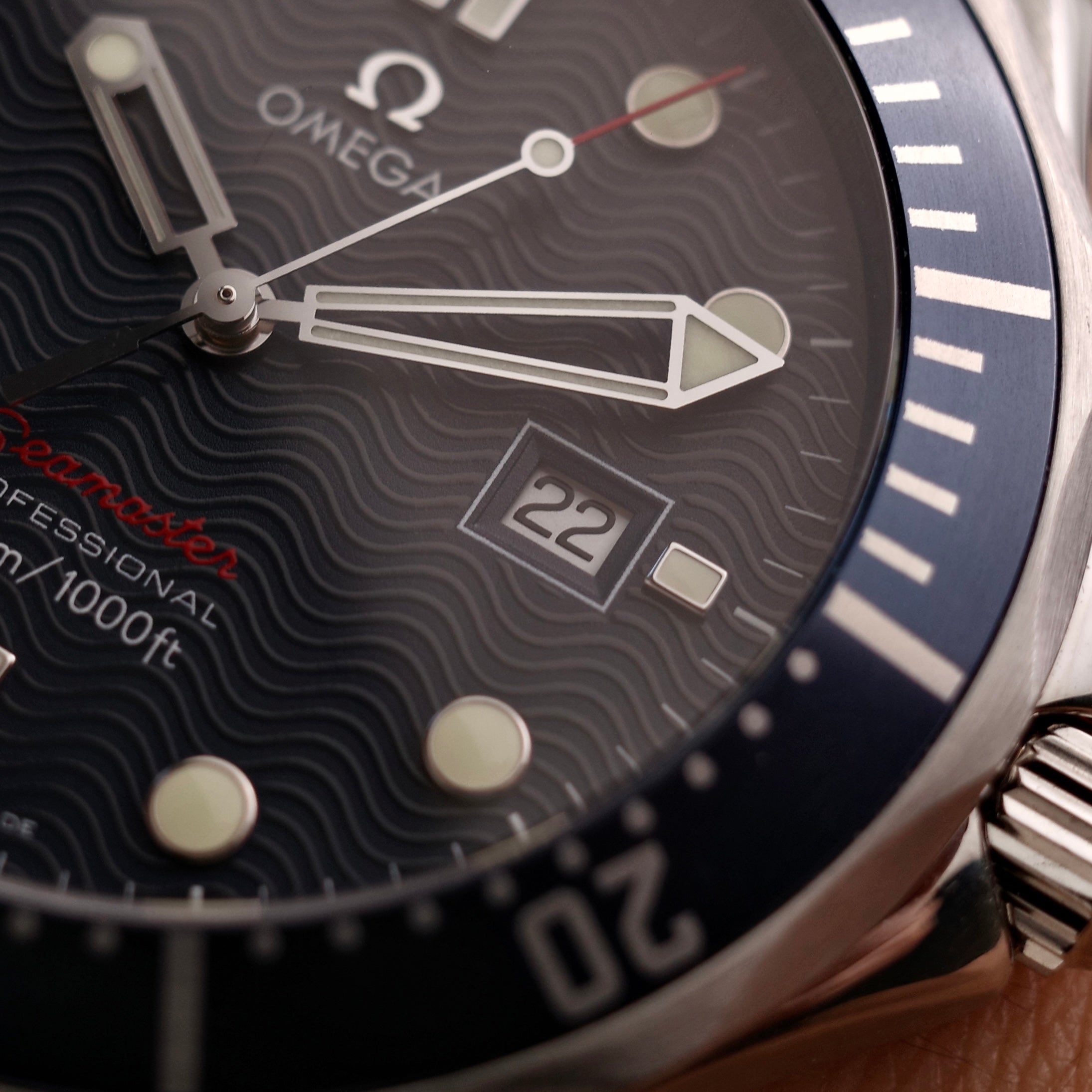 Omega SMP300 2221.80 Golden Eye Successor Quartz