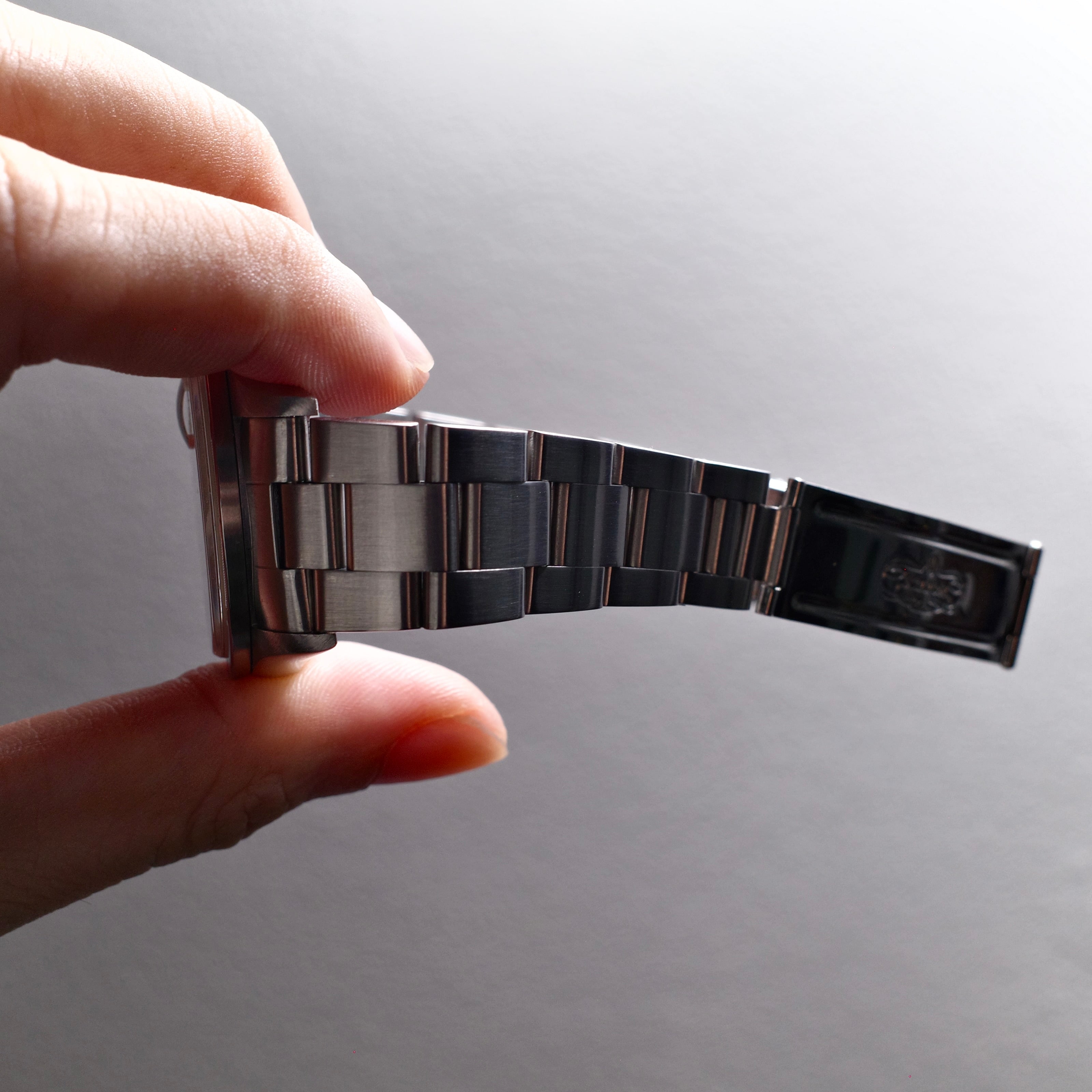 Rolex Date 34mm Engine Turned Bezel 15210