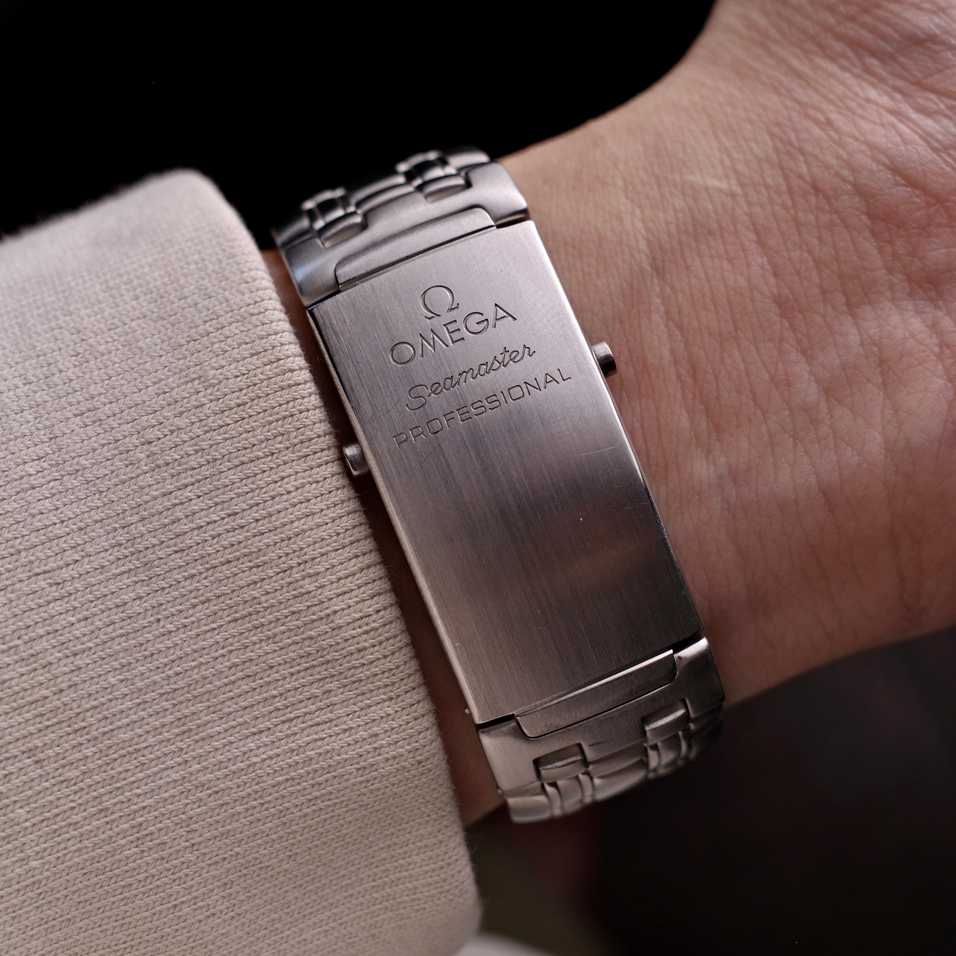 Omega SMP300 2221.80 Golden Eye Successor Quartz