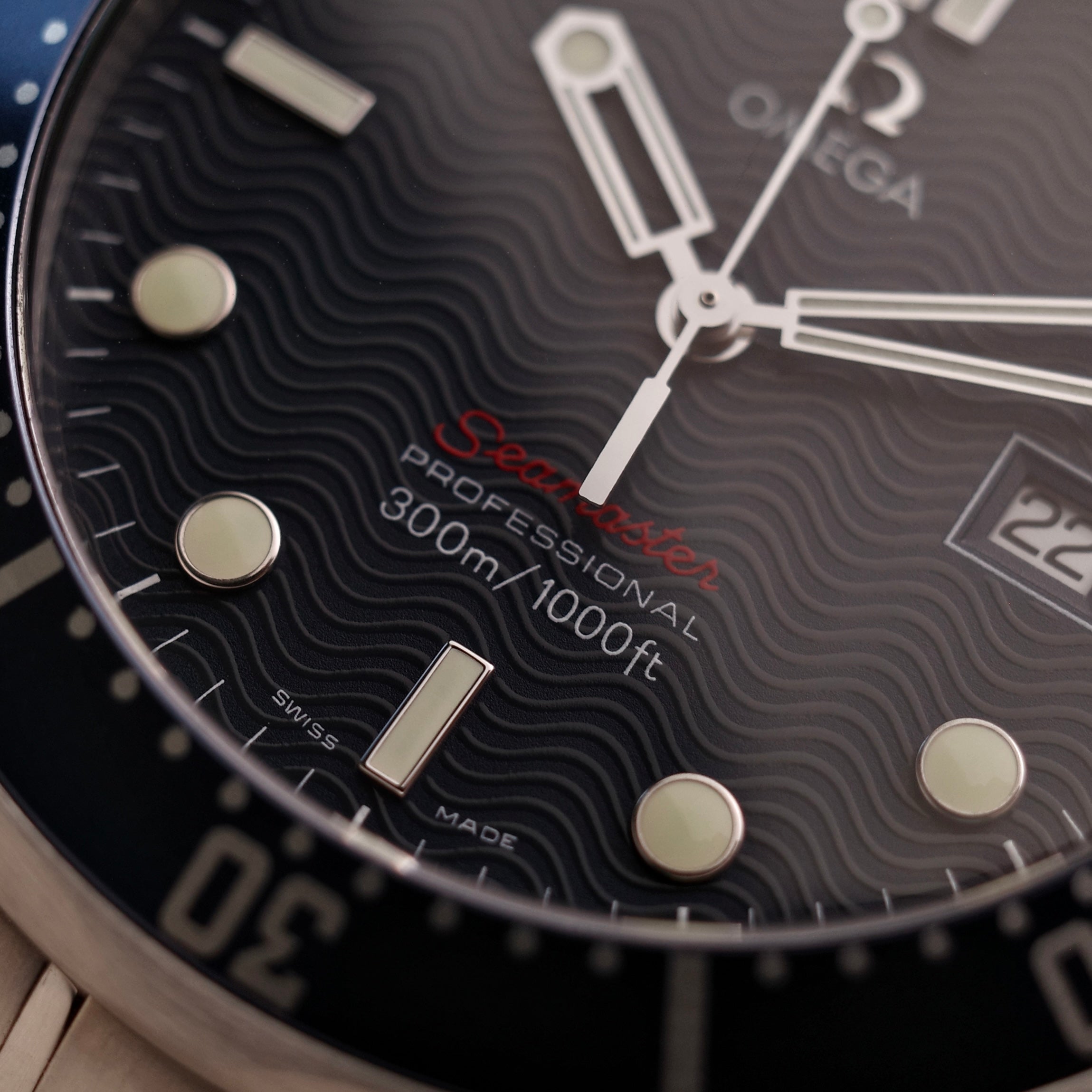 Omega SMP300 2221.80 Golden Eye Successor Quartz